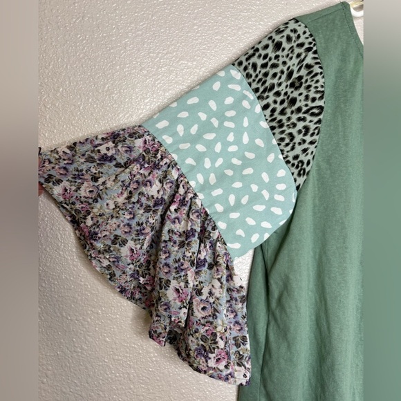 NWT UMGEE - MIXED PRINT RUFFLE SLEEVE TOP, DUSTY MINT - Picture 4 of 10